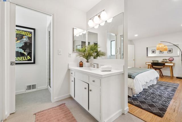 124 MARSHA PLACE, Lafayette CA: https://media.crmls.org/mediaz/6e094c93-e176-47c4-8040-a6e6759ba72a.jpg