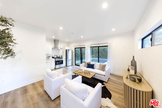 123 S Kilkea Drive, Los Angeles CA: https://media.crmls.org/mediaz/6e094d84-69ab-4fb7-8827-d1ae3af7dad9.jpg