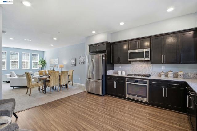 Image 15 of 47 For 102 Fanuncio Ln