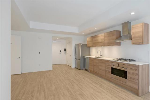 1075 Market Street, San Francisco CA: https://media.crmls.org/mediaz/6e09a87f-d35e-4401-a0a6-c910815cdede.jpg