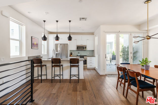 1931 Griffith Park Boulevard, Los Angeles CA: https://media.crmls.org/mediaz/6e09c80c-c904-4c83-9a95-63eeb4647b7f.jpg