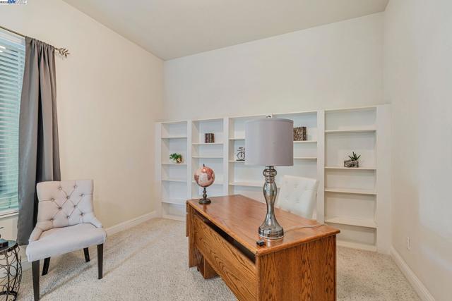 2453 Gardenstone Pl, Manteca CA: https://media.crmls.org/mediaz/6e0a2183-834b-4273-8791-7f2baf03ff1e.jpg