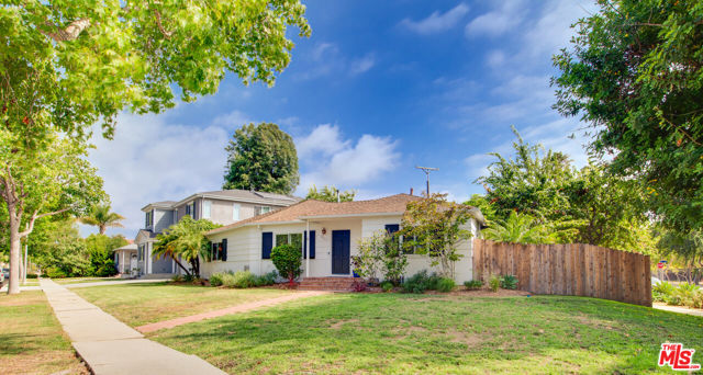 7701 Toland Avenue, Los Angeles CA: https://media.crmls.org/mediaz/6e0a31f3-bd0d-44e0-8e98-e60bcd6e0671.jpg