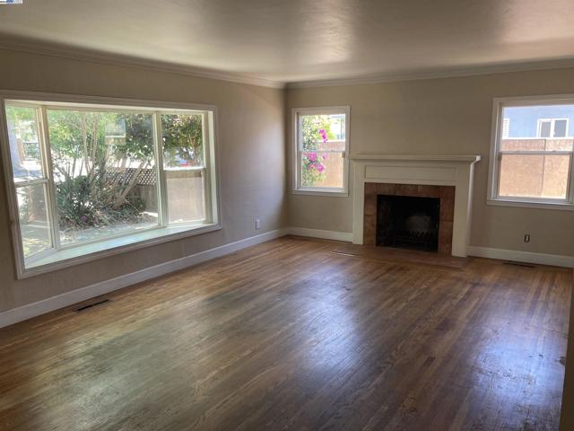 22007 Orange Ave, Castro Valley CA: https://media.crmls.org/mediaz/6e0a8b2f-6892-4112-a724-ae07a2b58d8d.jpg