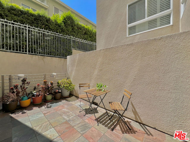 7249 Franklin Avenue, Los Angeles CA: https://media.crmls.org/mediaz/6e0adc95-5627-4bef-a21e-a2fec4bf7d70.jpg