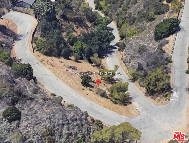 1 Topanga Skyline Dr, Topanga CA: https://media.crmls.org/mediaz/6e0b885d-7c67-41e3-b6ce-89a4834561aa.jpg