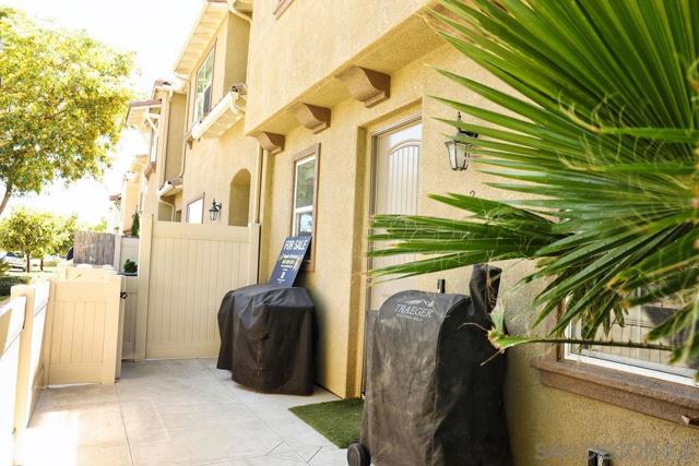1367 Santa Diana, Chula Vista CA: https://media.crmls.org/mediaz/6e0c2a0d-91f2-4aa4-af54-1b8e4aa3064e.jpg