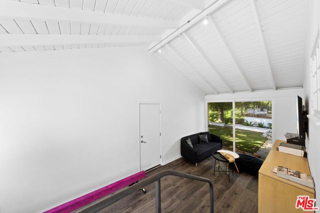 3443 Mandeville Canyon Road, Los Angeles CA: https://media.crmls.org/mediaz/6e0c9f80-b7eb-4612-be00-5a36cd7e92a3.jpg