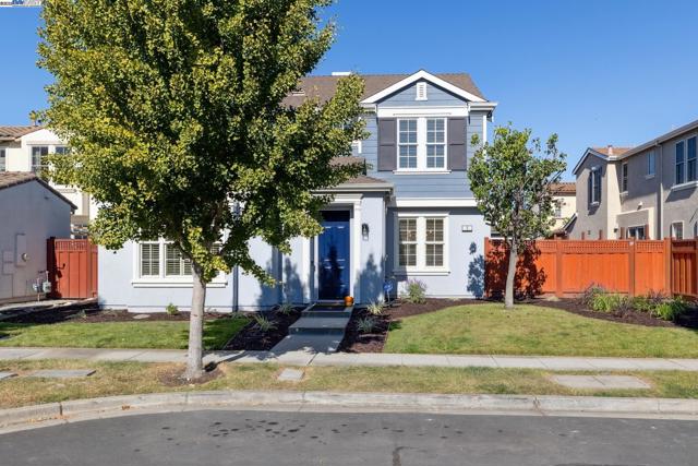 5 Cornelius Sq, Alameda CA: https://media.crmls.org/mediaz/6e0cdabc-3a57-481d-b053-bb77b9d4af31.jpg