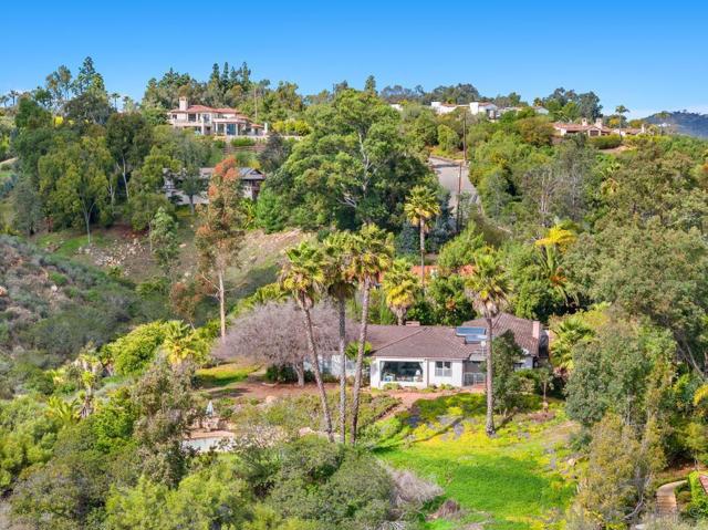 16574 Zumaque, Rancho Santa Fe CA: https://media.crmls.org/mediaz/6e0cea70-4062-4cdc-bacc-8f4a00edaf18.jpg
