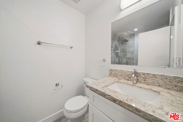 5341 Vantage Avenue, 3 photo 11