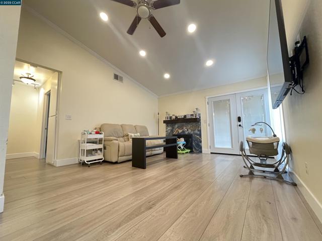 120 Bonita Ct, Rodeo CA: https://media.crmls.org/mediaz/6e0d90ef-22b2-46db-b786-7867fd4c327b.jpg