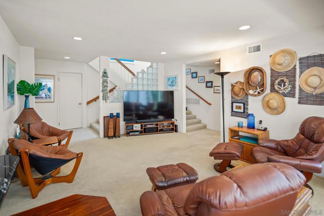 54 Half Moon Bend, Coronado CA: https://media.crmls.org/mediaz/6e0dadd9-ee89-4503-ada4-f45d17e02ebf.jpg