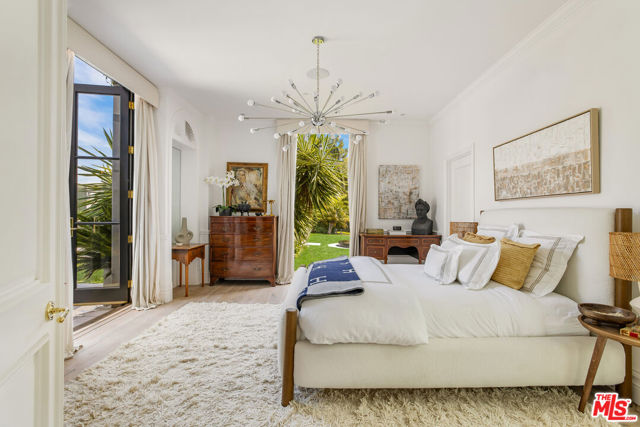 1457 Blue Jay Way, Los Angeles CA: https://media.crmls.org/mediaz/6e0dbd7c-f654-4e39-b496-12b93e11cae2.jpg
