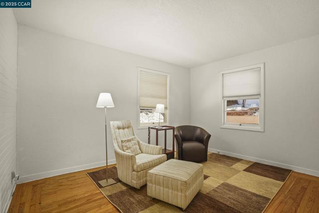 2450 Bella Vista Ave, Martinez CA: https://media.crmls.org/mediaz/6e0e60c5-9d47-447b-9f95-d512823a97a3.jpg