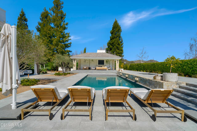 2160 Marshbrook Road, Thousand Oaks CA: https://media.crmls.org/mediaz/6e0edfe8-d836-4e85-ac9c-50c4805e9771.jpg