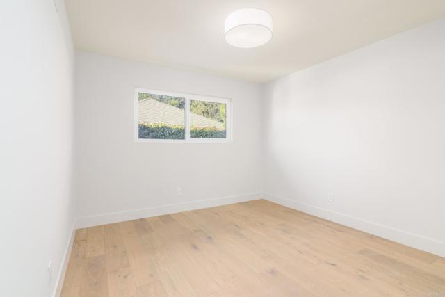 Image 21 of 34 For 6081 Avenida Chamnez