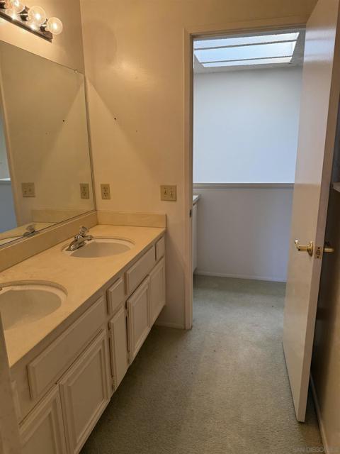 7551 Rainswept Ln, San Diego CA: https://media.crmls.org/mediaz/6e106493-ee0e-4b5c-b1a5-2f42d13d33cb.jpg