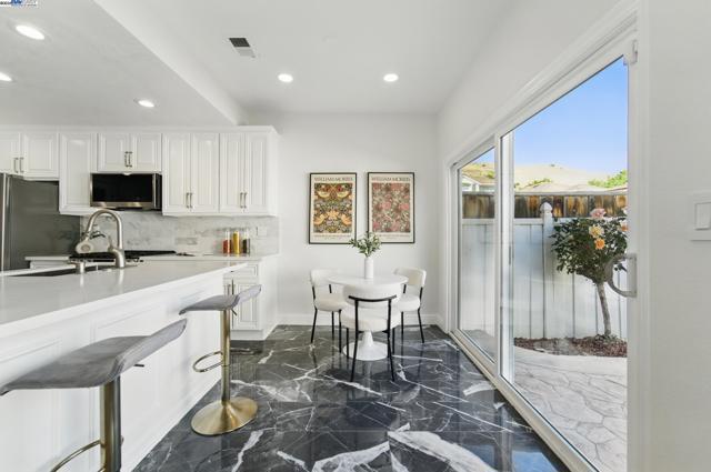 35864 Killorglin Cmn, Fremont CA: https://media.crmls.org/mediaz/6e1072c1-b040-4de5-8215-adc5351c7102.jpg