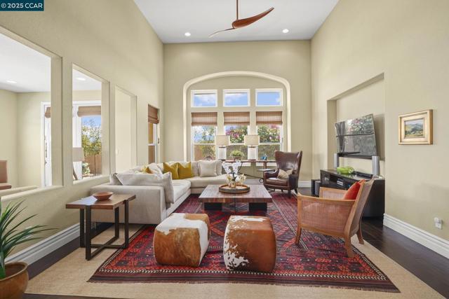 1512 Miwok Ct, Brentwood CA: https://media.crmls.org/mediaz/6e10bc91-687b-4127-af36-c8714e8a0afa.jpg