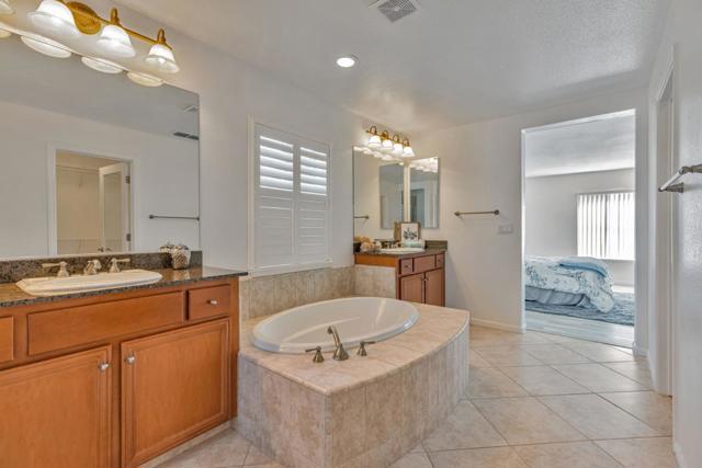 202 W Fauna Avenue, Mountain House CA: https://media.crmls.org/mediaz/6e1206eb-50ce-4d96-abc9-919f182f59a8.jpg