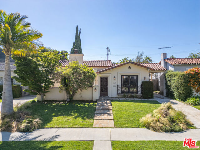 1147 S Point View Street, Los Angeles CA: https://media.crmls.org/mediaz/6e122432-bc92-4d39-88f9-d570eeb7dfaa.jpg