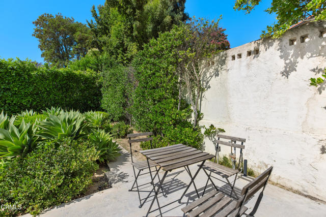 1184 Arden Road, Pasadena CA: https://media.crmls.org/mediaz/6e128409-e90b-4c37-88a1-4b76be513993.jpg