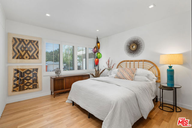 11575 Dona Dorotea Drive, Studio City CA: https://media.crmls.org/mediaz/6e1294bd-9cf6-4fe1-b15d-deb43ff05891.jpg