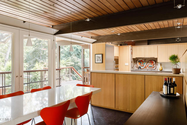 820 Burleigh Drive, Pasadena CA: https://media.crmls.org/mediaz/6e12c18a-9995-4db2-a6e8-e71c9514697c.jpg