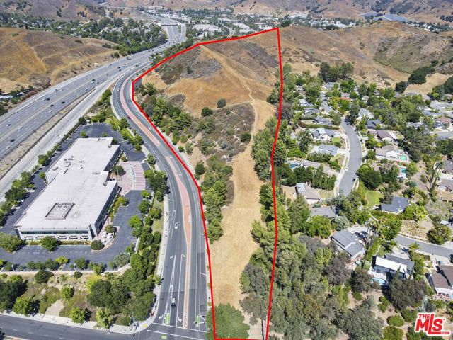27300 Agoura Road, Calabasas CA: https://media.crmls.org/mediaz/6e12e384-d61c-4cc9-83d5-a6812646eb57.jpg