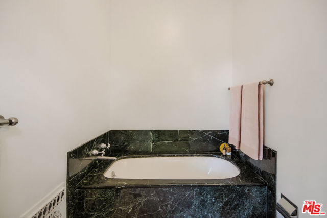 405 Toro Canyon Road, Carpinteria CA: https://media.crmls.org/mediaz/6e1346d8-2c97-4bff-b517-7311a685308b.jpg
