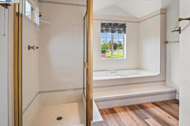 4095 Robin Ln, Castro Valley CA: https://media.crmls.org/mediaz/6e1376c6-5c3b-4927-b4ac-fc35bf8f6ff9.jpg