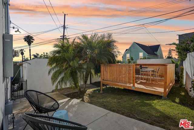 2353 Lucerne Avenue, Los Angeles CA: https://media.crmls.org/mediaz/6e13ff2b-18bc-4c6a-a52f-bbb002f904a0.jpg