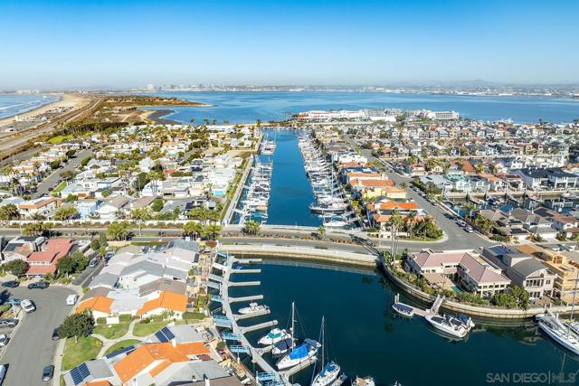 85 Catspaw Cpe, Coronado CA: https://media.crmls.org/mediaz/6e140a40-1f0d-40dc-b182-68e7c3ff3734.jpg
