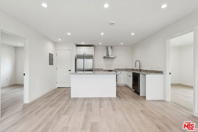 6731 Delco Avenue, Winnetka CA: https://media.crmls.org/mediaz/6e142162-9d88-4487-aa45-221a7d4dced5.jpg