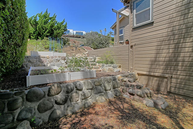 2108 Sunset Drive, Ventura CA: https://media.crmls.org/mediaz/6e145a6c-76c0-402f-9b56-1e1e106ddf08.jpg