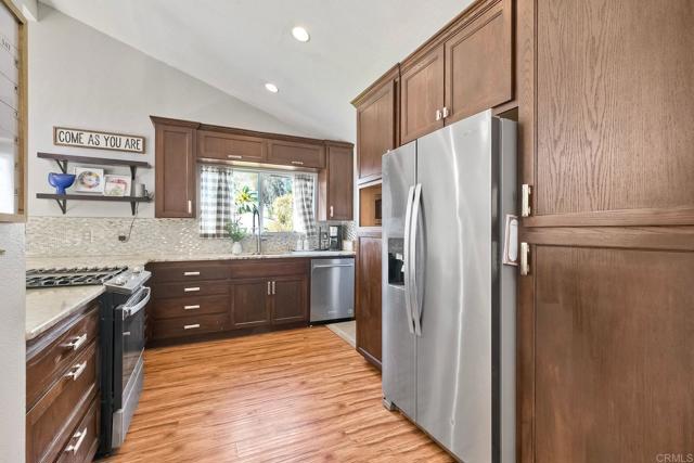 Detail Gallery Image 4 of 52 For 1807 Calle Sinaloa, Vista,  CA 92084 - 4 Beds | 2 Baths