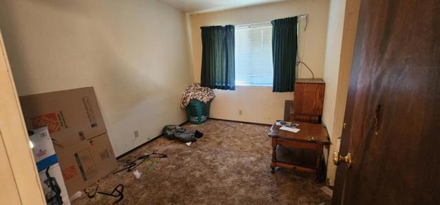 950 Peach Court, Hollister CA: https://media.crmls.org/mediaz/6e1534f4-de6c-46fe-ae1f-12086933b395.jpg