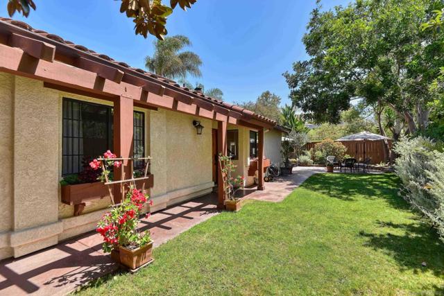 7020 Snapdragon Dr, Carlsbad CA: https://media.crmls.org/mediaz/6e15b4ce-4f3b-495c-9431-50bd6a12397e.jpg