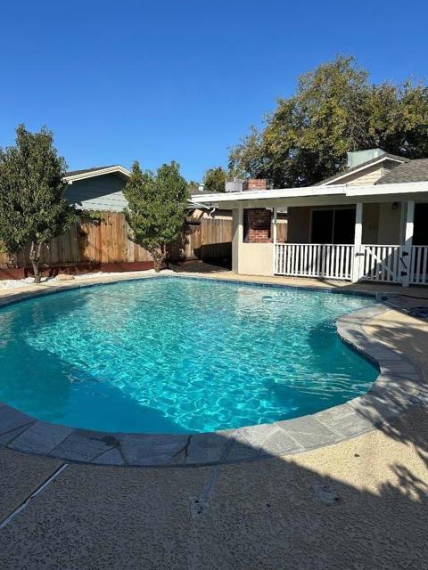 130 E 21st Street, Tracy CA: https://media.crmls.org/mediaz/6e16291e-e8b0-4367-a570-7bb20db36298.jpg