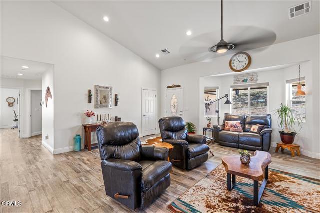 Detail Gallery Image 5 of 41 For 17600 Ascot Ct, Tehachapi,  CA 93561 - 3 Beds | 2 Baths