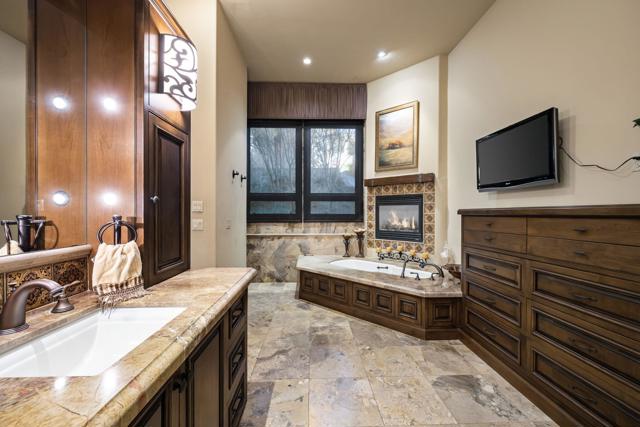 9 Nebulae Way, Rancho Mirage CA: https://media.crmls.org/mediaz/6e16519c-43e2-40f7-b95a-7a162ca02fa7.jpg