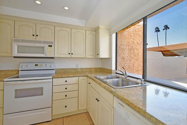 2217 Los Patos Drive, Palm Springs CA: https://media.crmls.org/mediaz/6e165715-f7de-4108-9839-ca4b2ab0ebe6.jpg