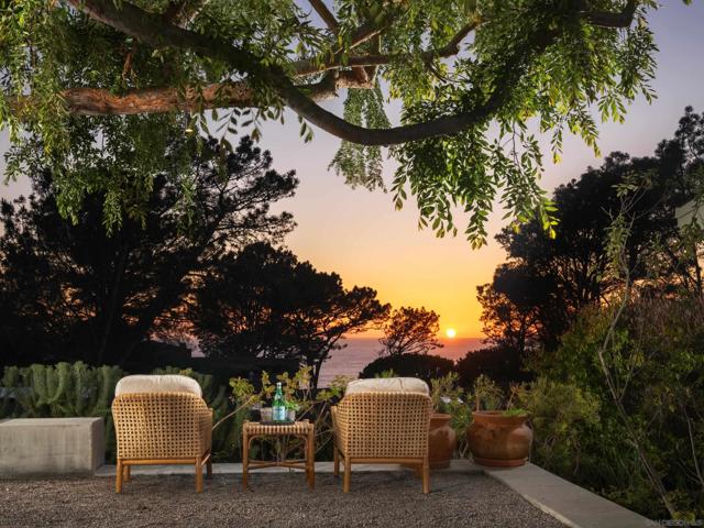 327 Pine Needles Dr, Del Mar CA: https://media.crmls.org/mediaz/6e16bb4b-7481-419d-82ab-c691cda5d1fc.jpg