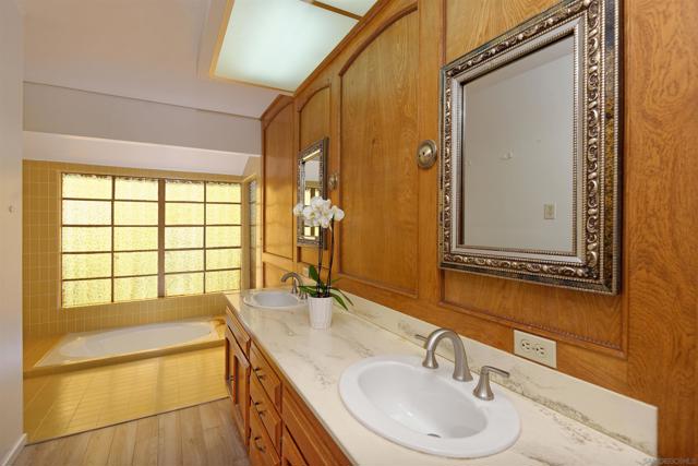 1553 Copa de Oro, La Jolla CA: https://media.crmls.org/mediaz/6e16d685-2dc5-4781-abee-86479f52e9a2.jpg