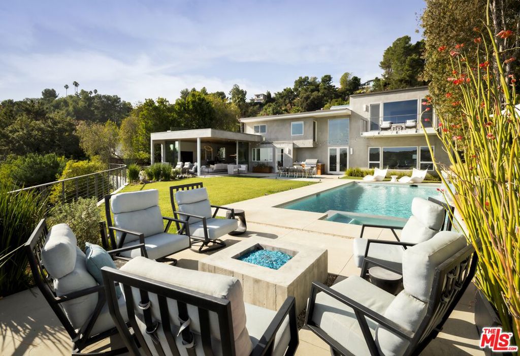 2344 Banyan Drive — Contemporary