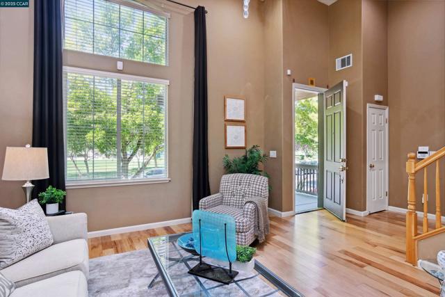 2073 Watermill Rd, San Ramon CA: https://media.crmls.org/mediaz/6e16ff02-5382-4103-a079-179c4d79da49.jpg