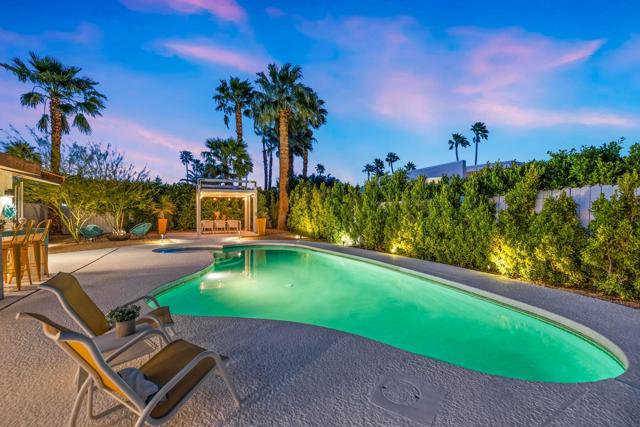 1862 N Nogales Way, Palm Springs CA: https://media.crmls.org/mediaz/6e1745c7-4d5d-4729-90a1-01889a1dffc9.jpg