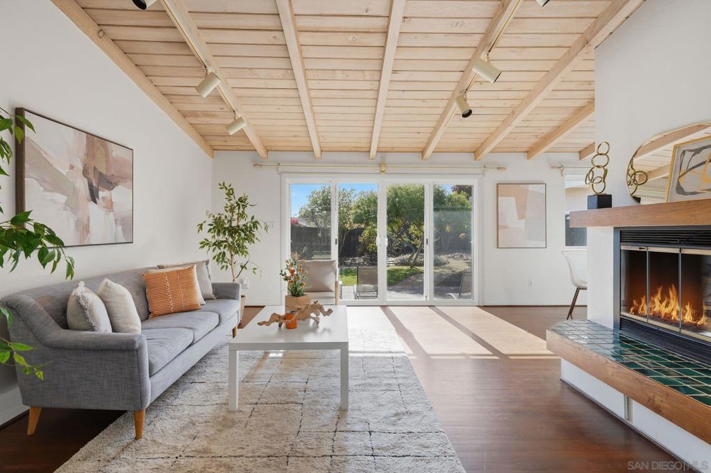 2212 August - photo 4