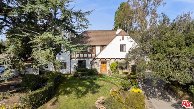 1551 Pasqualito Drive, San Marino CA: https://media.crmls.org/mediaz/6e1777d6-a484-477a-ba41-c2c08bd6428c.jpg